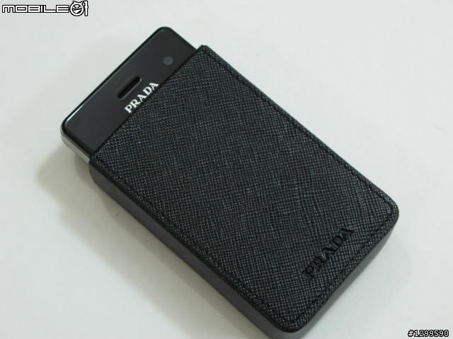 精品手機 PRADA II入荷，500 萬聰明時尚唯一選擇！