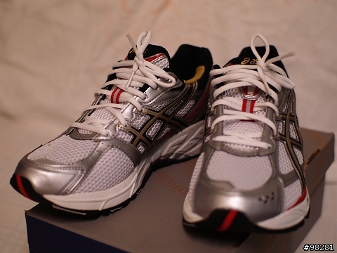 扁平足的慢跑鞋抉擇~Asics 寬楦慢跑鞋