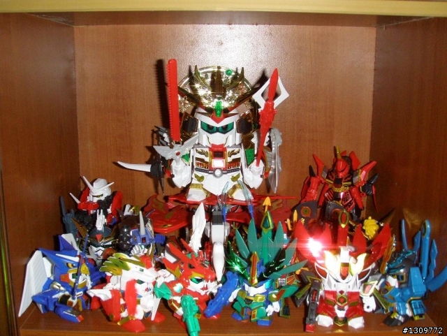 分享我的玩具櫃，大多是BB戰士、Gundam