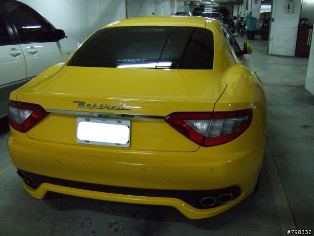 停車場驚見 Maserati （手機照）----- Update 3/14 21:~