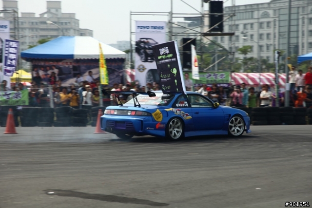 新加入影片，5DII用連拍追焦 2009鳳山市慶祝青年節城市漂移賽車