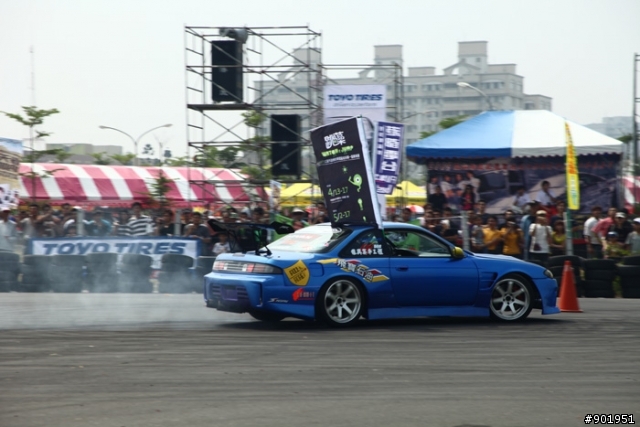 新加入影片，5DII用連拍追焦 2009鳳山市慶祝青年節城市漂移賽車