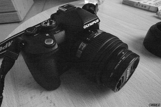 敗了首顆"50mm -F2.0"定焦鏡