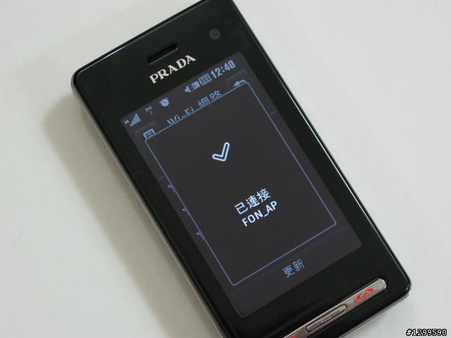 精品手機 PRADA II入荷，500 萬聰明時尚唯一選擇！