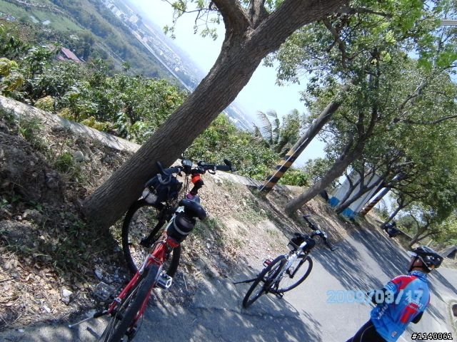 [遊記]3/17(二)高雄→橋頭糖廠→小岡山→阿公店水庫...涼麵填肚騎