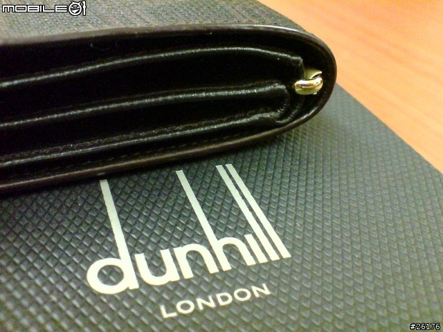 [分享]女友送我的生日禮物(dunhill 短夾 d-eight 經典)