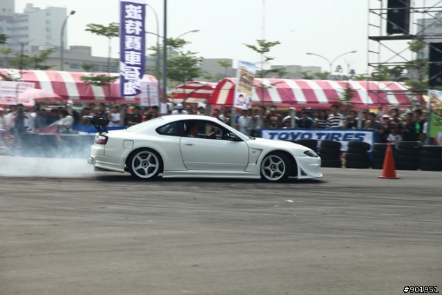 新加入影片，5DII用連拍追焦 2009鳳山市慶祝青年節城市漂移賽車