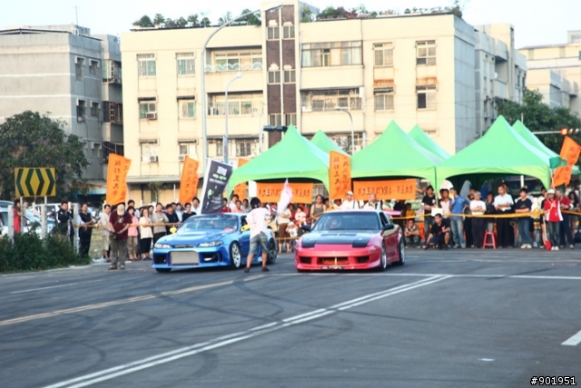 新加入影片，5DII用連拍追焦 2009鳳山市慶祝青年節城市漂移賽車