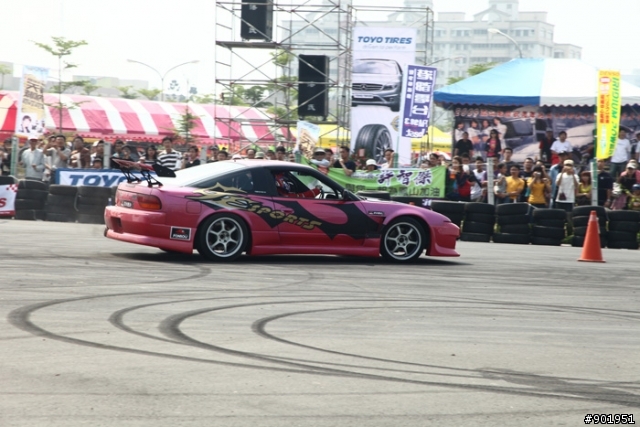新加入影片，5DII用連拍追焦 2009鳳山市慶祝青年節城市漂移賽車
