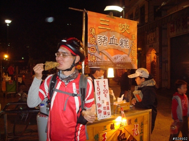 原本是石門水庫活魚吃很大行程, 卻變成老街小吃吃到飽之旅