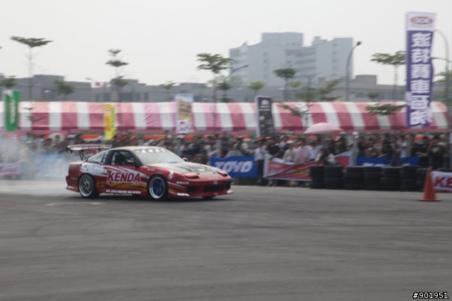 新加入影片，5DII用連拍追焦 2009鳳山市慶祝青年節城市漂移賽車