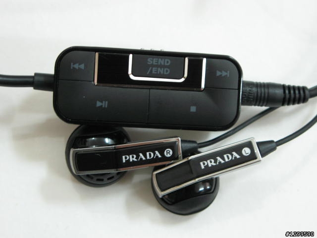 精品手機 PRADA II入荷，500 萬聰明時尚唯一選擇！