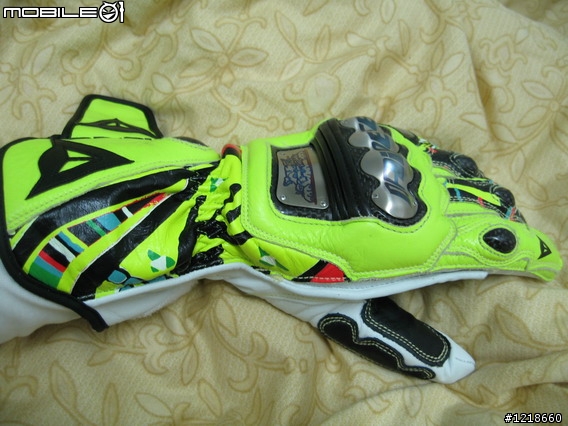 [開箱文] dainese replica valentino rossi  gloves