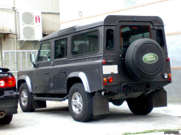 今天在嘉義縣看到很少見的LAND ROVER