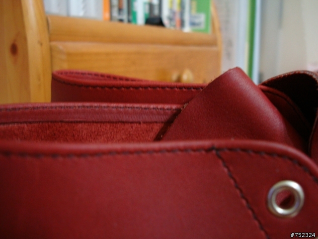 網路賣家的瑕玼品 red wing 8166之2腳不同高
