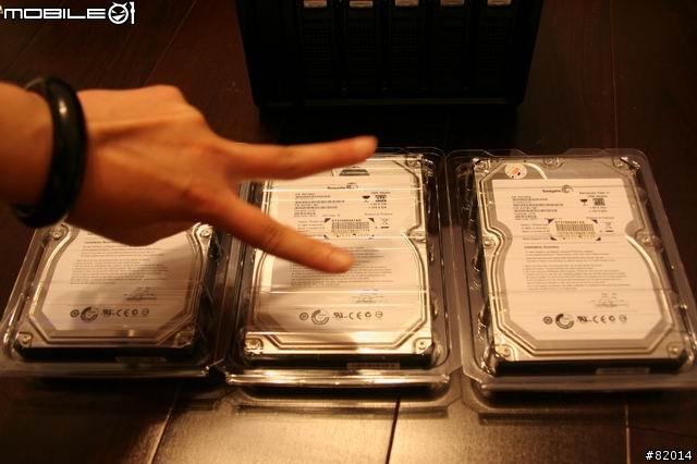 [開箱文-首發] Synology 2009 最新款 NAS DS-509+