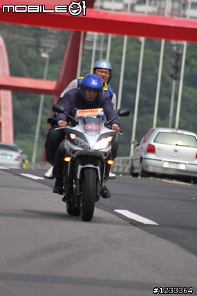 2009國際環台賽路經關渡大橋