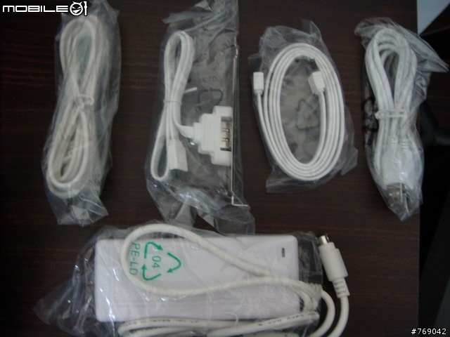 [開箱]~想很久的羅技MX5500 Revolution滑鼠鍵盤組.加映WD硬碟跟凡達克傳輸方塊