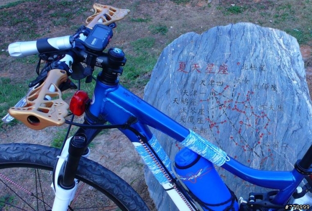 發表一下服役中的登山車手握(登山步道)