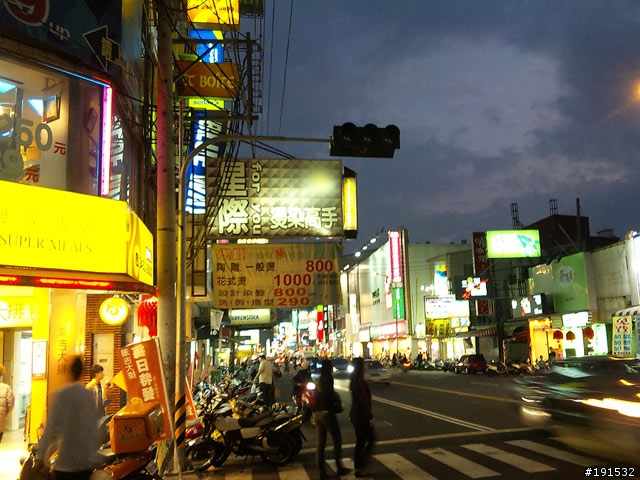 800 萬 CCD 手機 Sharp WX-T930 遊內灣、逢甲夜市