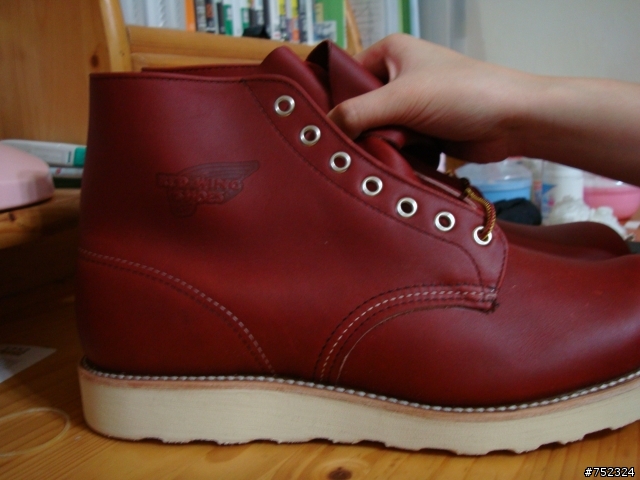 網路賣家的瑕玼品 red wing 8166之2腳不同高