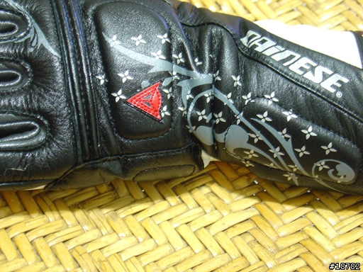 遲了半年的閃光文 Dainese YU LADY女款雕花手套