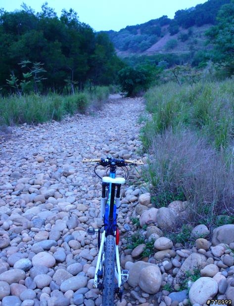 發表一下服役中的登山車手握(登山步道)
