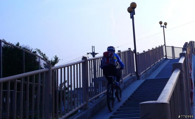 發表一下服役中的登山車手握(登山步道)