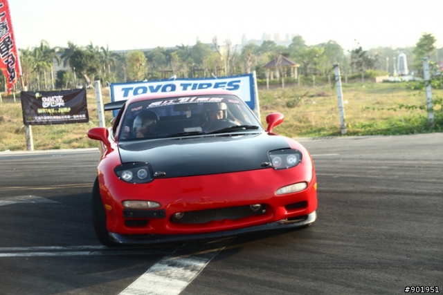 新加入影片，5DII用連拍追焦 2009鳳山市慶祝青年節城市漂移賽車