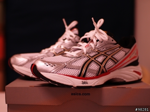扁平足的慢跑鞋抉擇~Asics 寬楦慢跑鞋