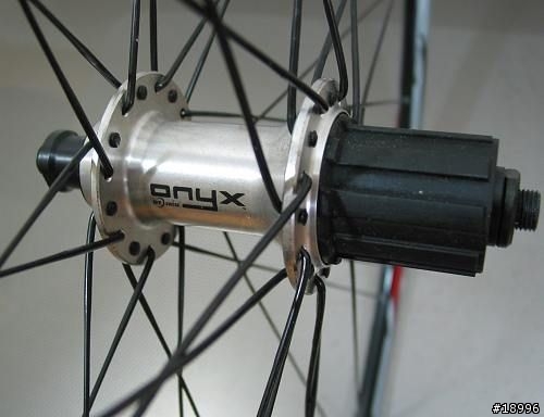 有人能幫忙評估這輪組的特性嗎？