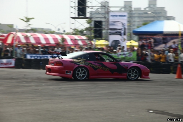 新加入影片，5DII用連拍追焦 2009鳳山市慶祝青年節城市漂移賽車
