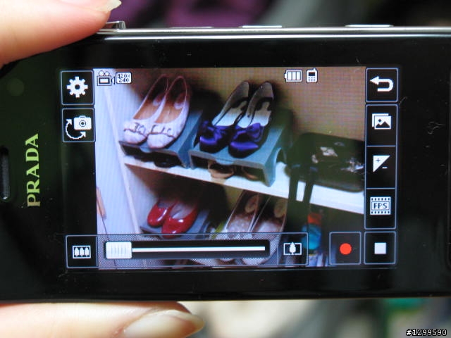 精品手機 PRADA II入荷，500 萬聰明時尚唯一選擇！