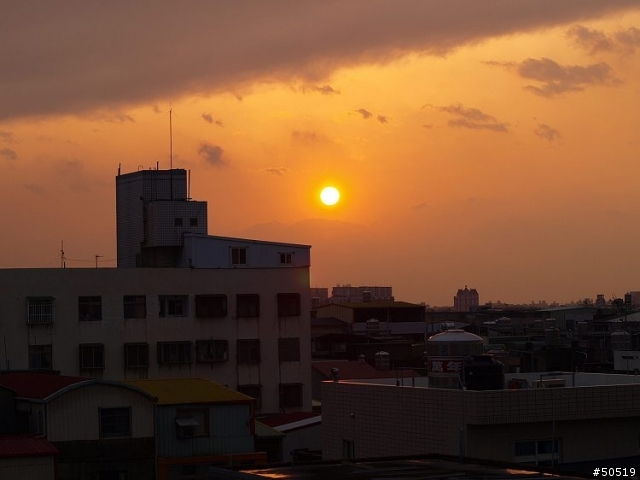 敗了首顆"50mm -F2.0"定焦鏡