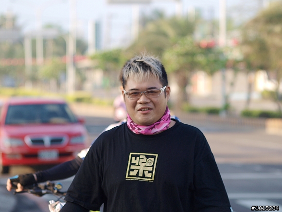 <寫真分享>7-11雲嘉南愛心百K挑戰賽出發時側拍
