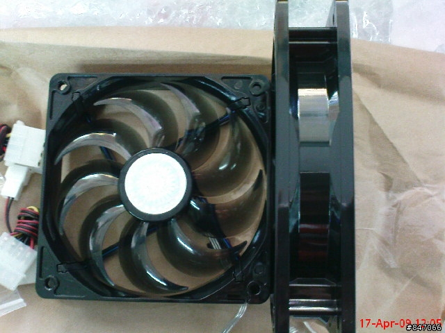 [過氣開箱]CoolerMaster 酷媽 BLUE LED 12CM鐮刀扇