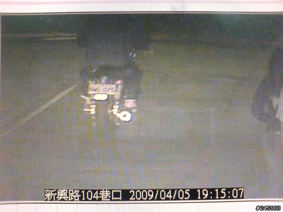 無奈...車被幹！台中東海大學附近