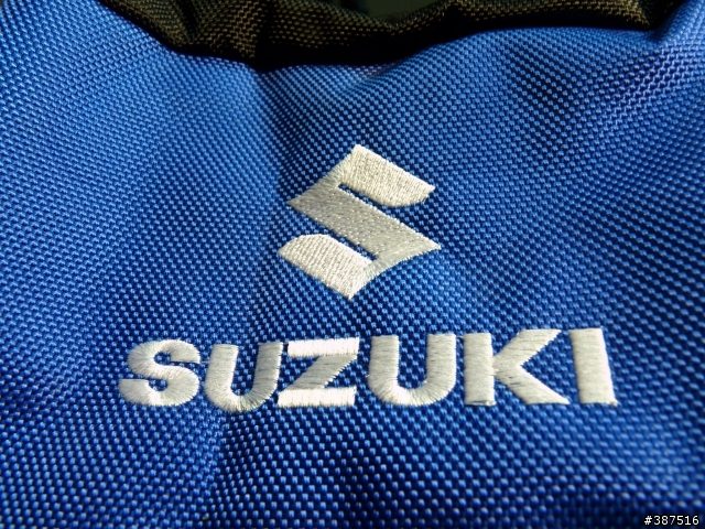 [分享]Suzuki的牌子_後揹式背包,可以放頂全罩安全帽