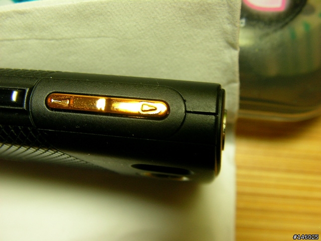 w902閃燈昏暗.送修回來外殼有瑕疵!(已解決)