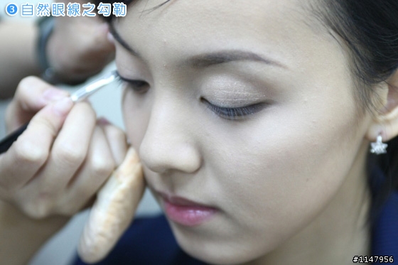 [分享] 春夏流行彩妝教學:自然妝感美人