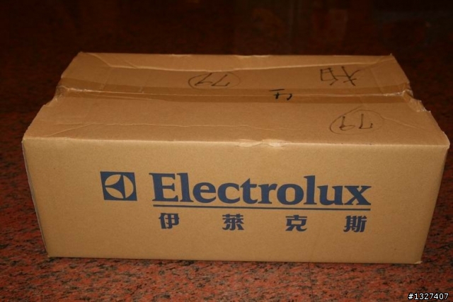 [分享] Electrolux 伊萊克斯 Z-8240 無袋式吸塵器