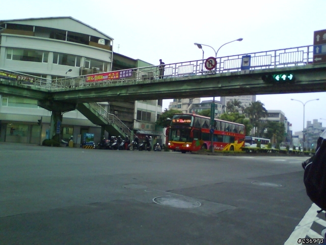 經過羅斯福路跟興隆路交接口的人要注意了