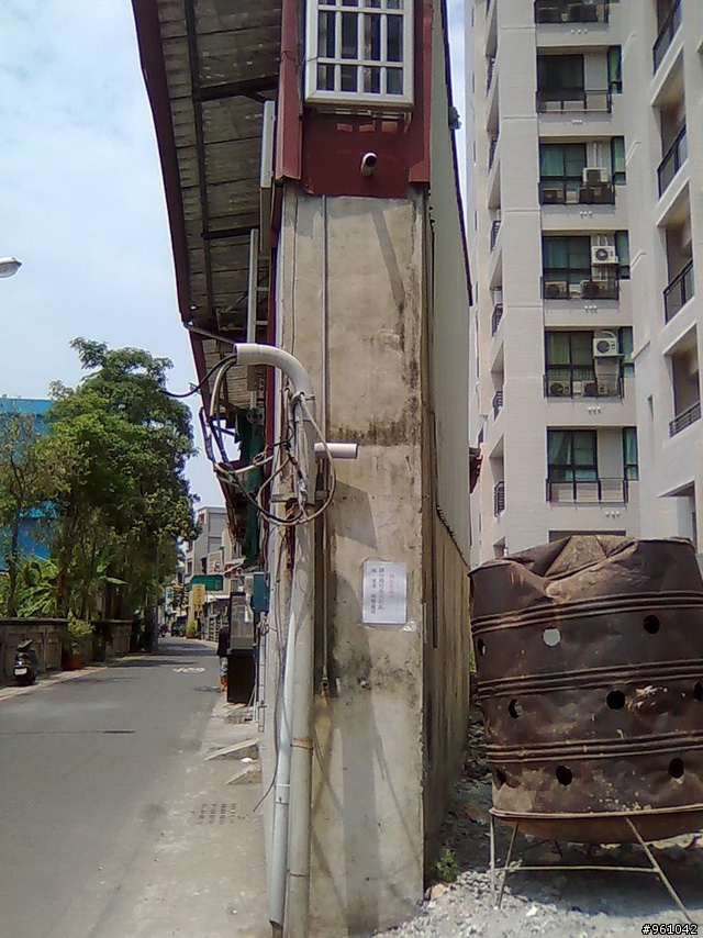 台南奇特三角屋