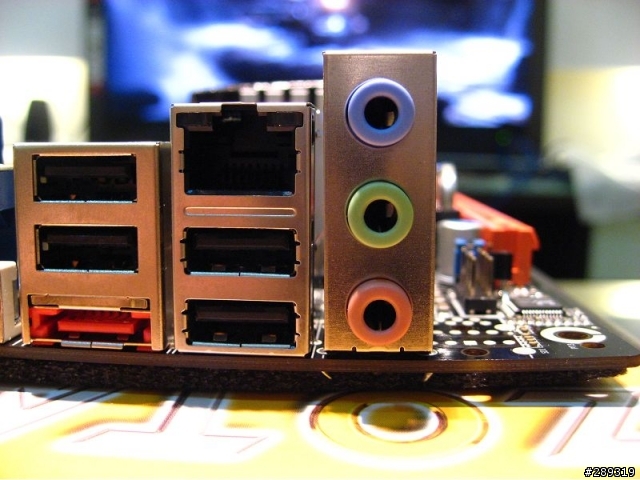 [開箱]ZOTAC GF9300-ITX WiFi