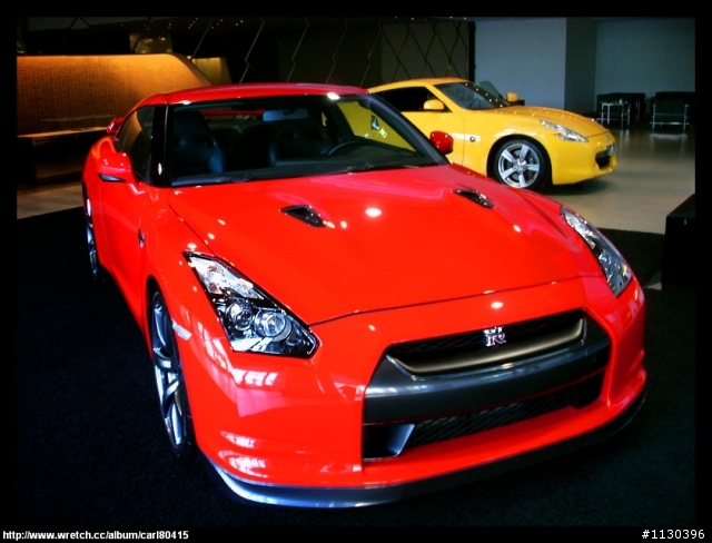NISSAN GT-R+370Z同時展示