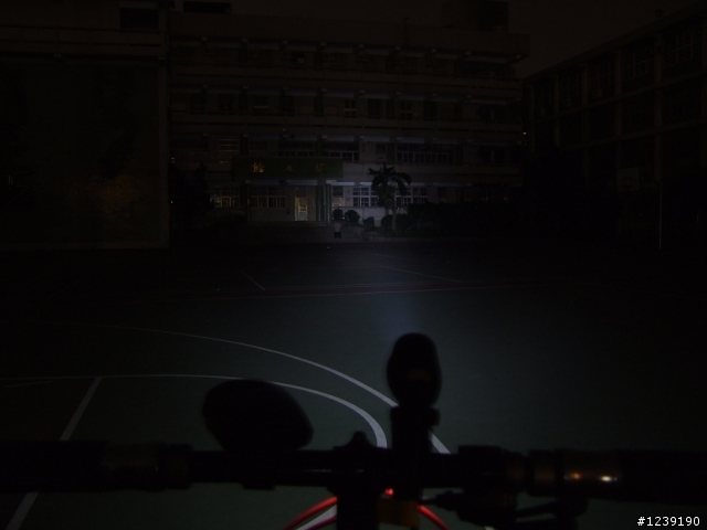 [分享]nightpro出的小鋼砲前燈(Nightpro-Aurora LED Alkaline)