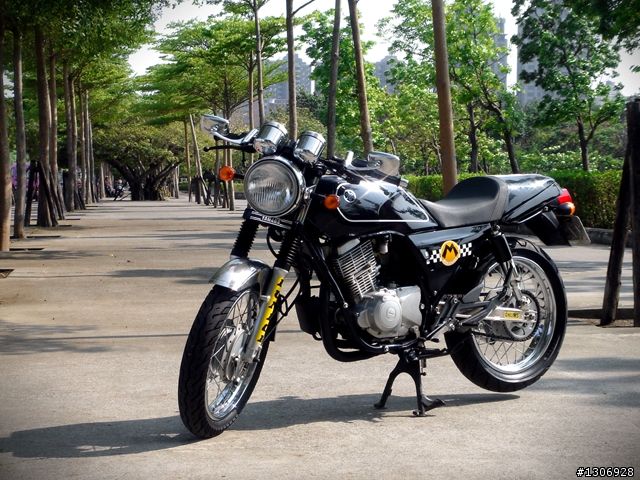 [分享]冷門的小檔車,YAMAHA愛將SR 150外觀小改造~新增10年愛將改裝照!