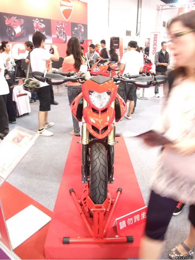 [累死人分享]2009台北世貿機車產業展，激暴!!挑戰機車展最多圖(ShowGirl隨時補上) - 已經全PO了