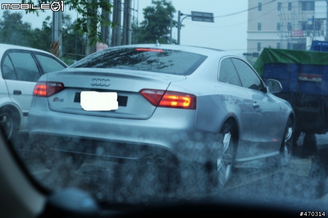 中彰快速道路巧遇 AUDI S5