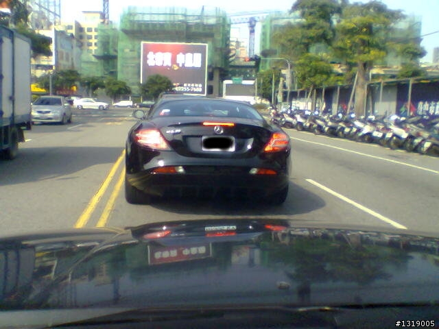 中港路驚見Benz SLR!!